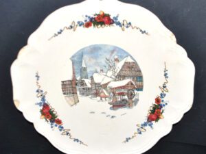SARREGUEMINES Plat chantourné Obernai faïence décor village sous la neige LOUX