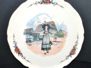SARREGUEMINES Plat à tarte en faïence ALSACE décor "Obernai" Loux 34cm