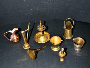 Lot Dinette 8 jouets cuisine miniature cuivre et laiton - Maison de poupée