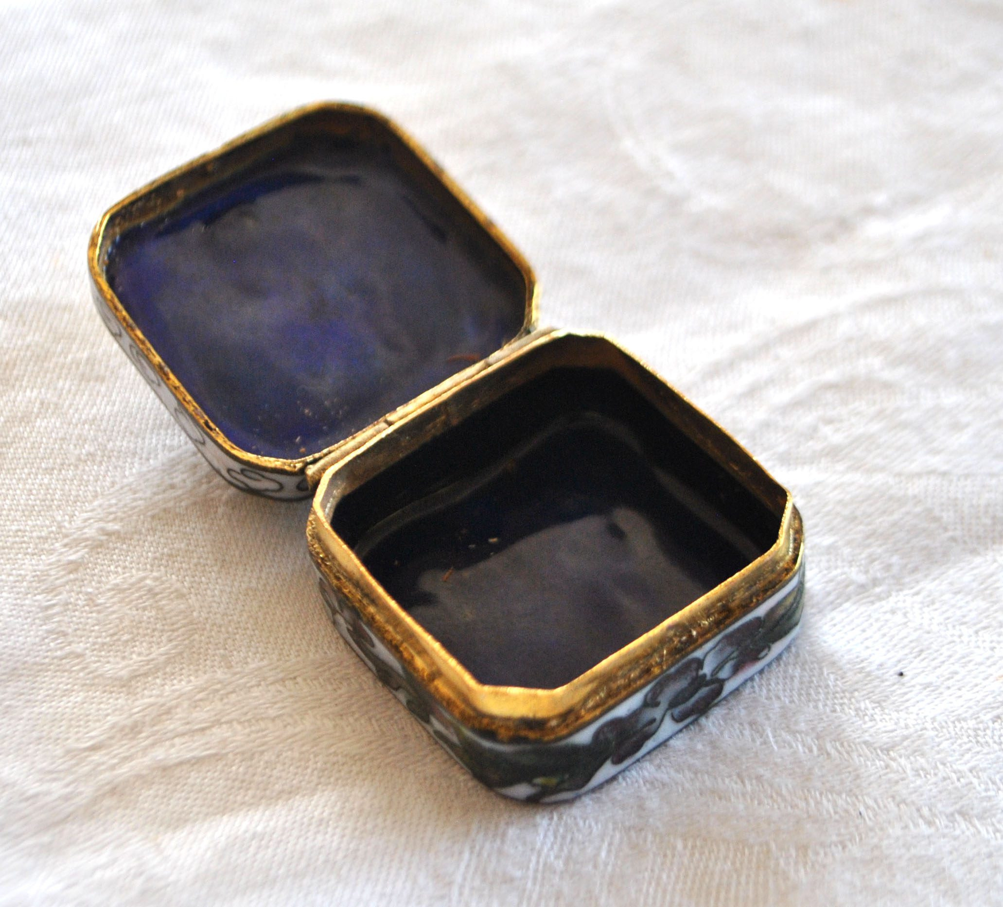 Boite en émaux cloisonné et broderie - Pilulier ancien – Image 12