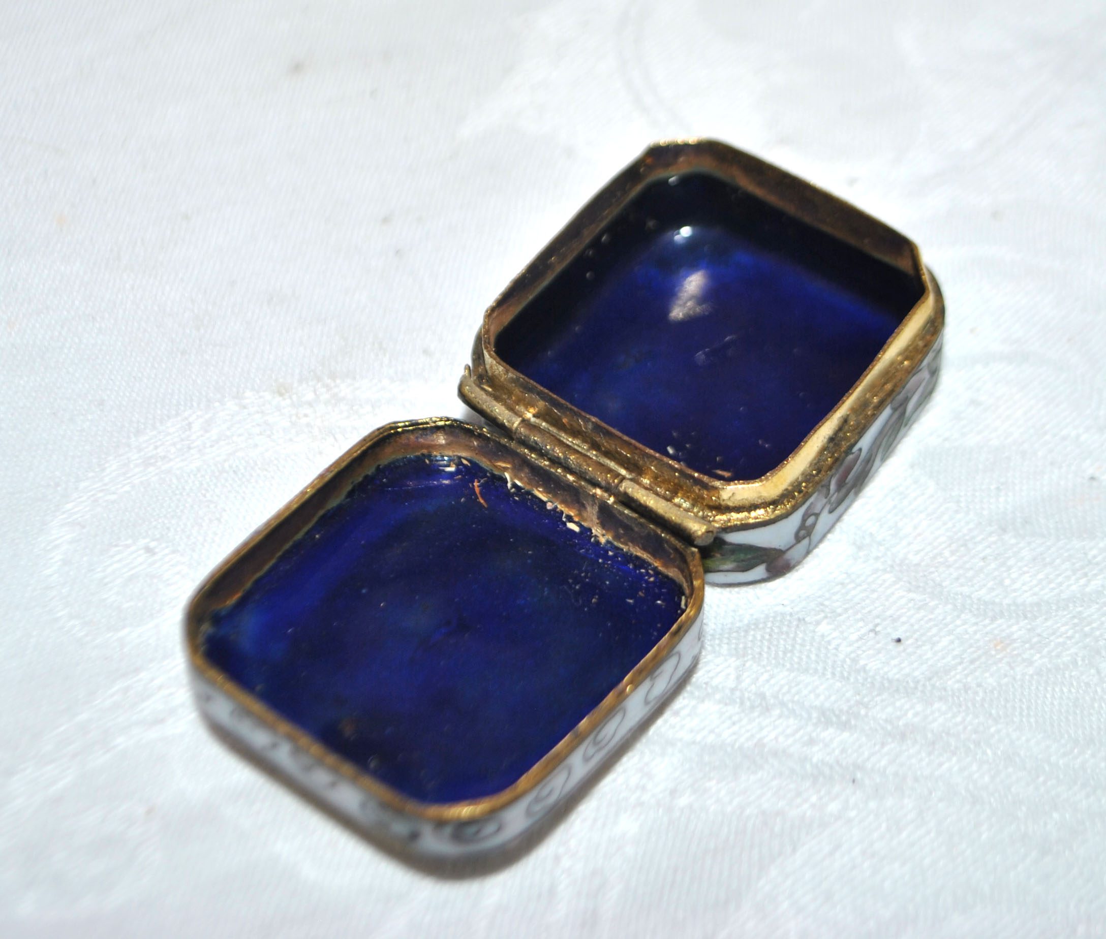 Boite en émaux cloisonné et broderie - Pilulier ancien – Image 13