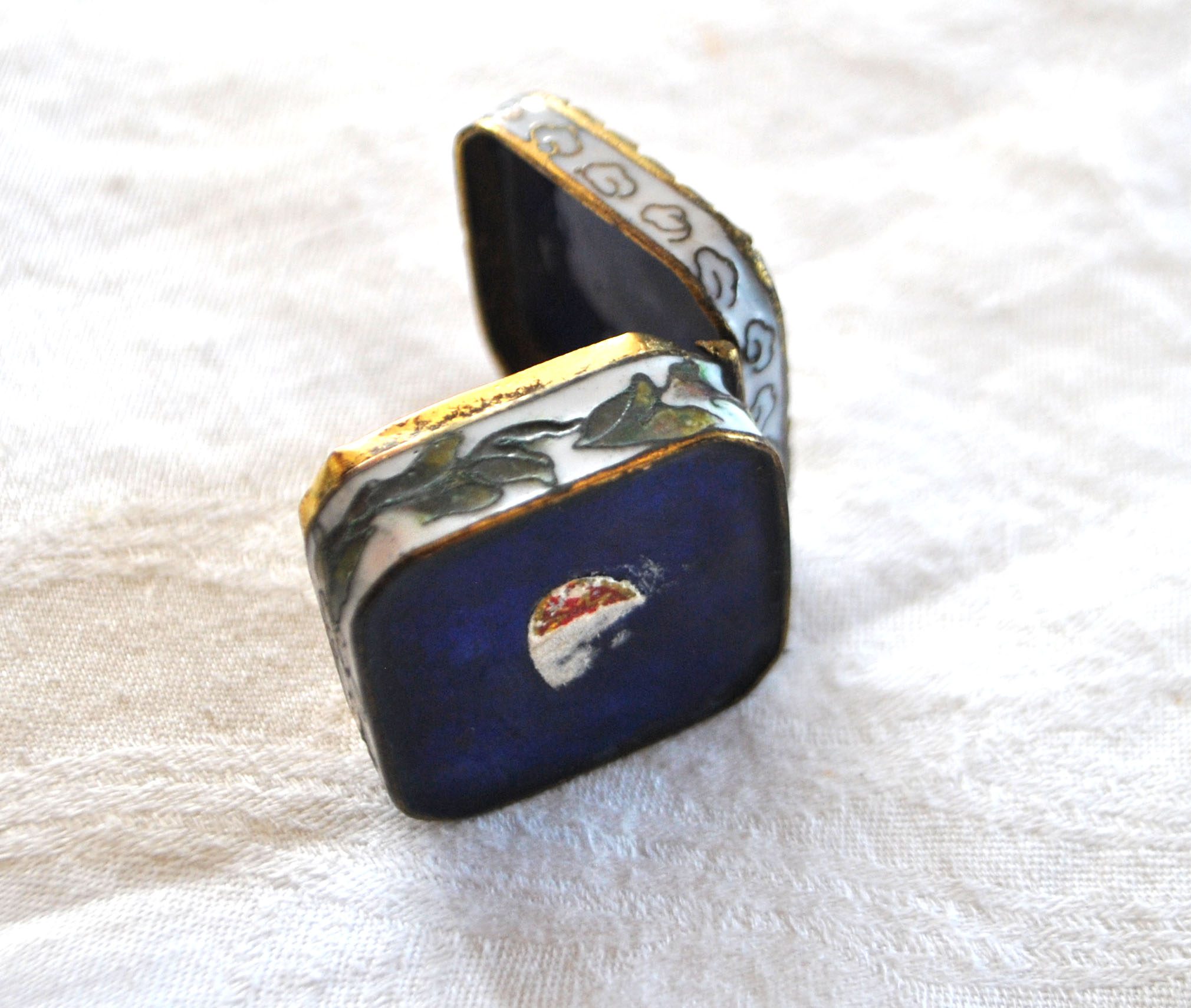 Boite en émaux cloisonné et broderie - Pilulier ancien – Image 19