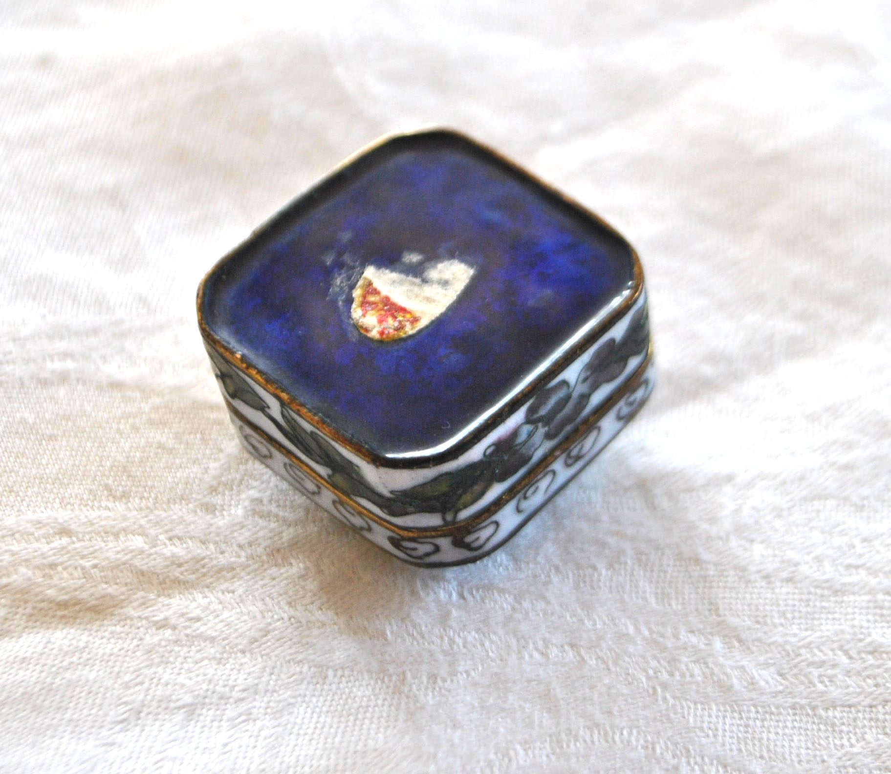 Boite en émaux cloisonné et broderie - Pilulier ancien – Image 7