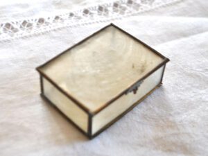 Boite à bijou en nacre fine et laiton - Baguier vintage