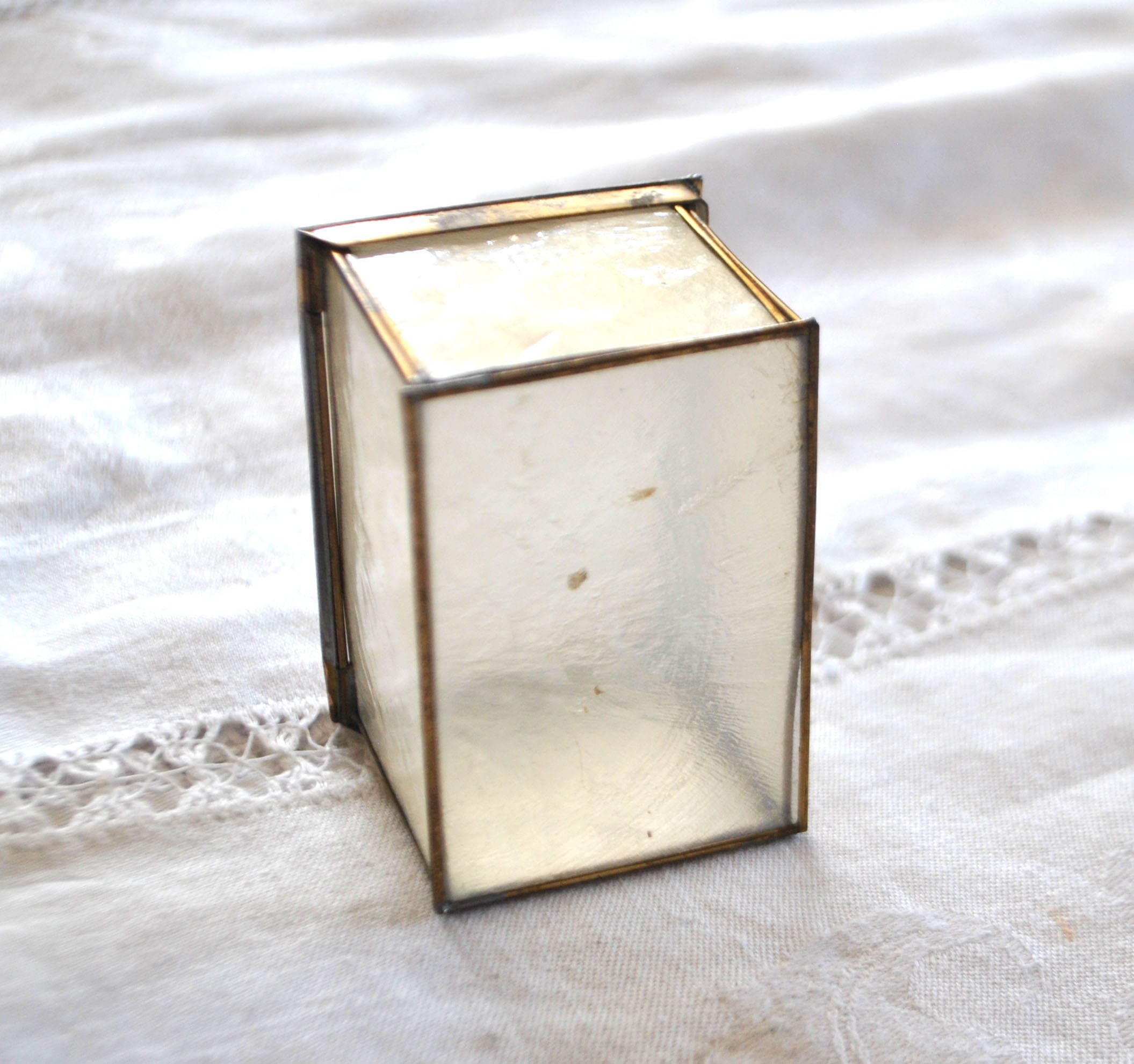Boite à bijou en nacre fine et laiton - Baguier vintage – Image 7