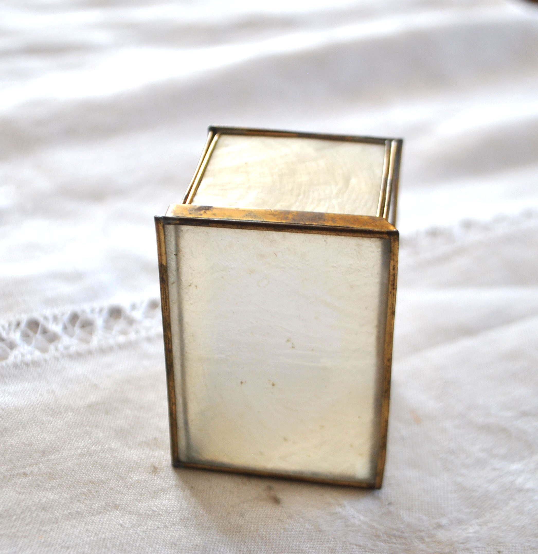 Boite à bijou en nacre fine et laiton - Baguier vintage – Image 9