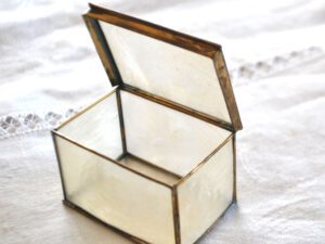 Boite à bijou en nacre fine et laiton - Baguier vintage
