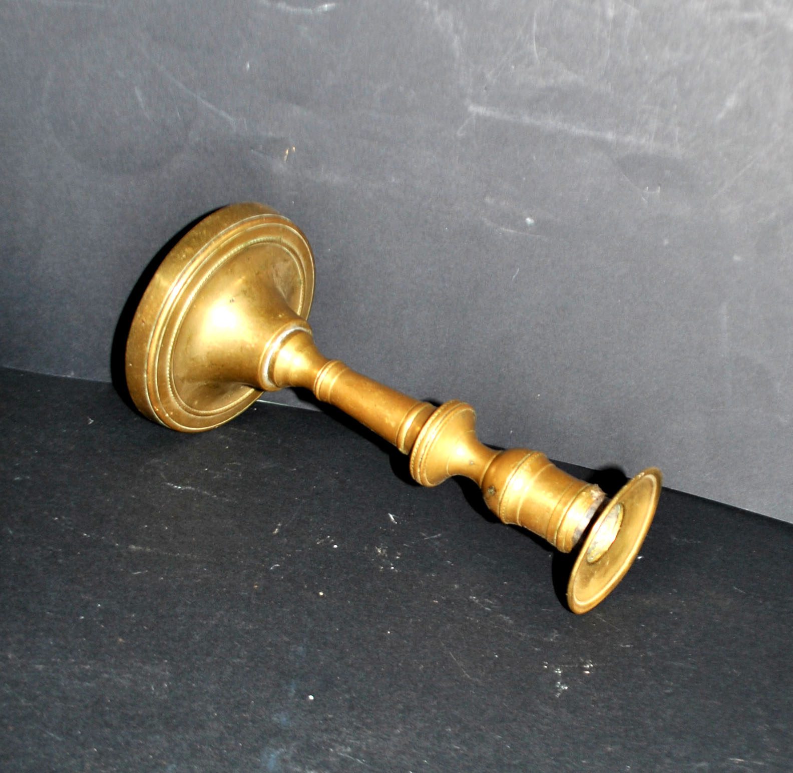 Bougeoir ancien chandelier balustre base ronde en bronze 19e s. – Image 2