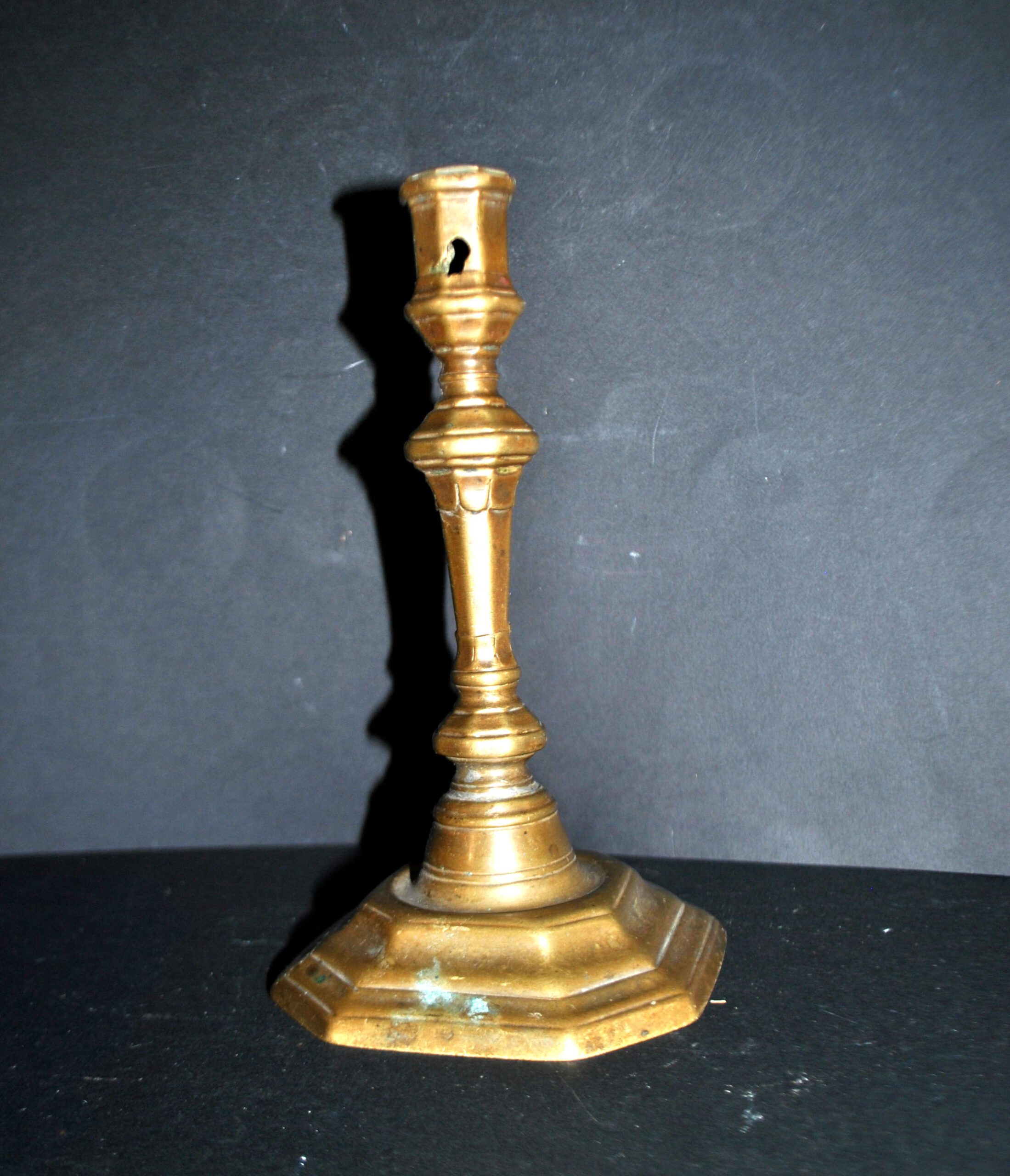 Bougeoir ancien chandelier octogonale Louis XIV en bronze 18e siècle – Image 5