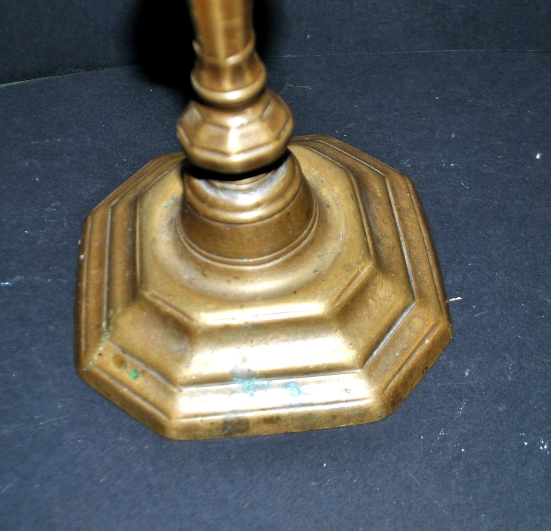 Bougeoir ancien chandelier octogonale Louis XIV en bronze 18e siècle – Image 6