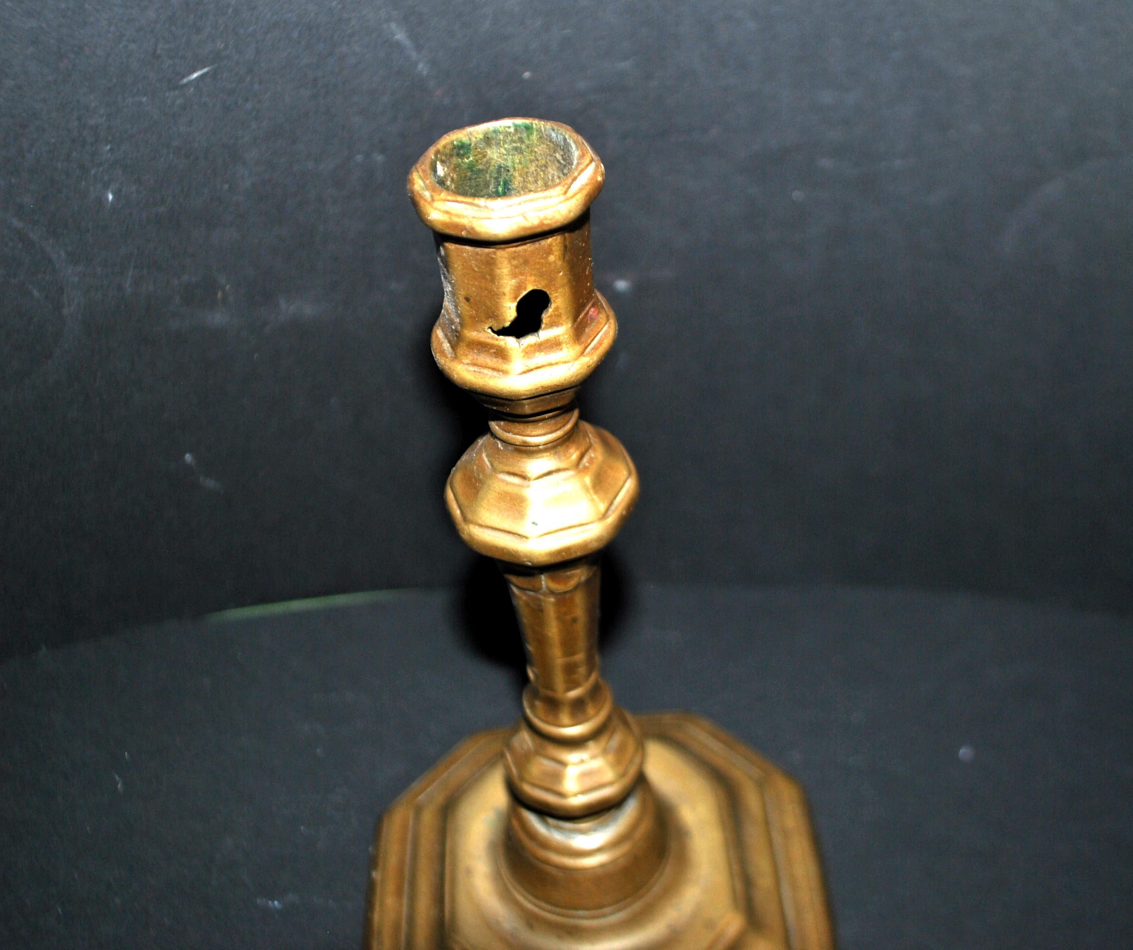 Bougeoir ancien chandelier octogonale Louis XIV en bronze 18e siècle – Image 7