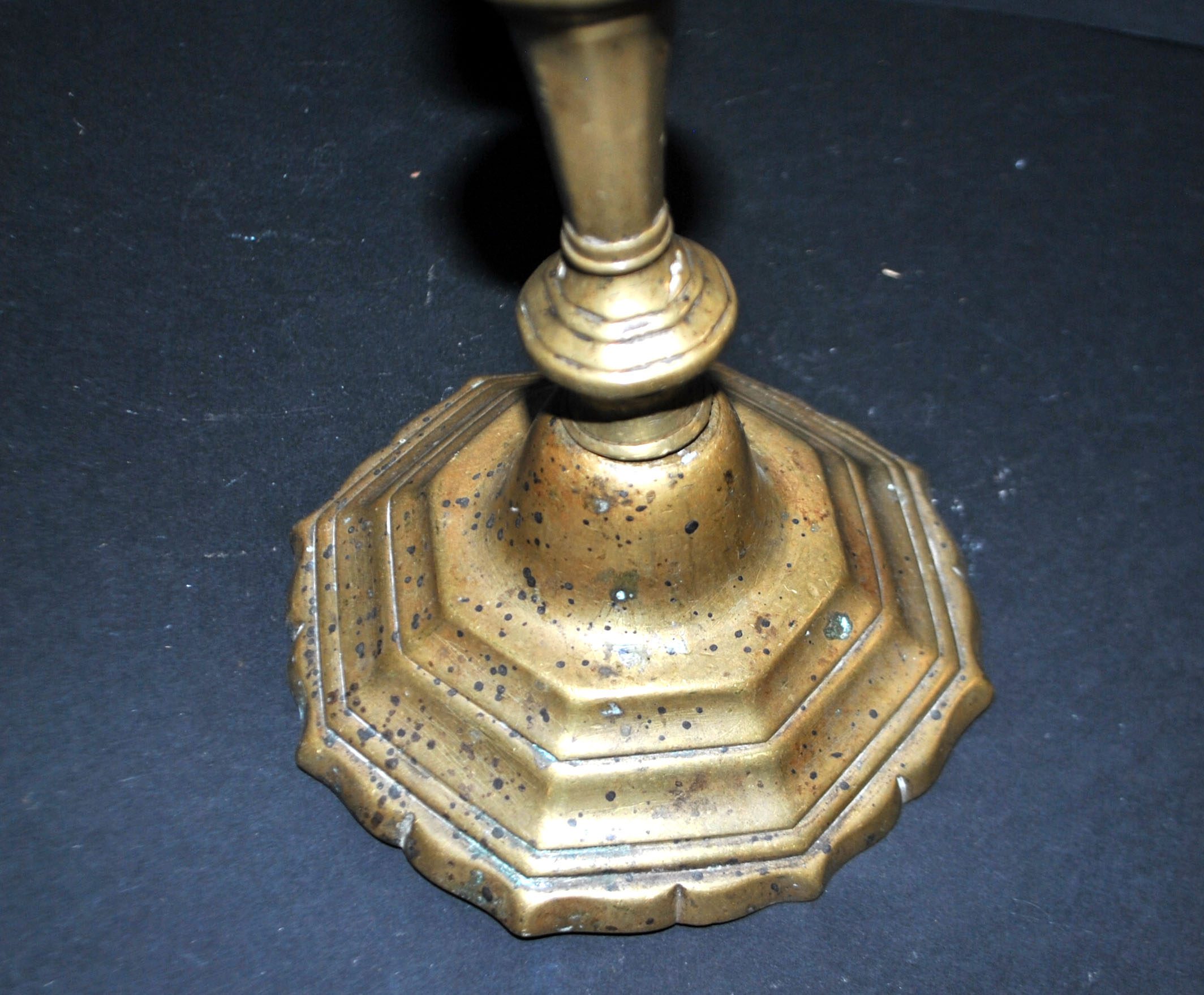 Bougeoir ancien chandelier chantourné en bronze Louis XIV 18e s. – Image 6