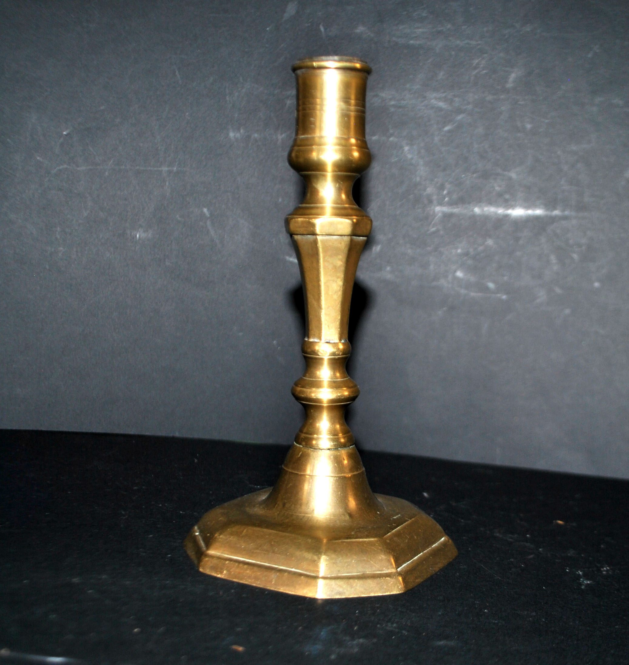 Bougeoir ancien chandelier octogonal en bronze Régence 19e s.