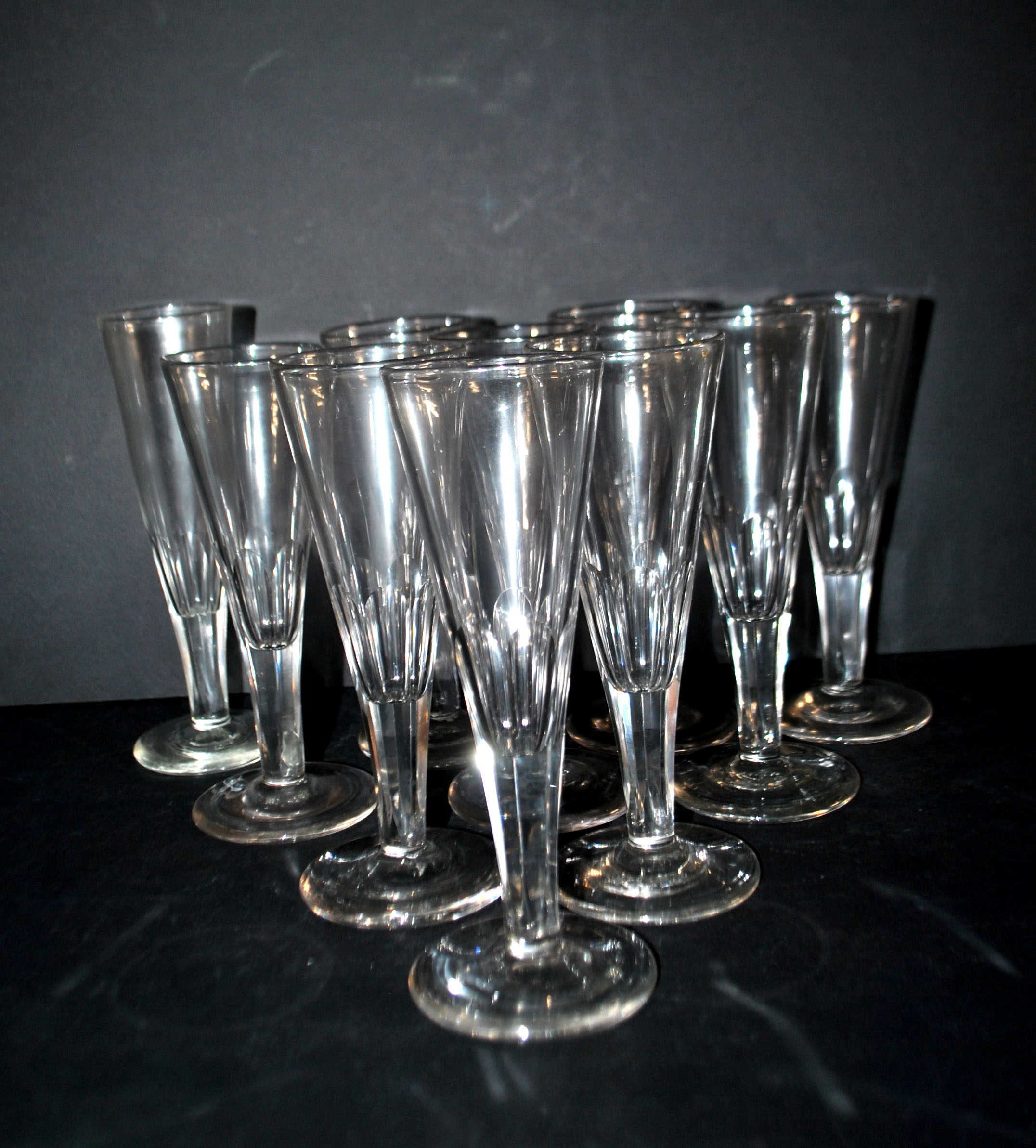 Portieux? Lot 10 Flûtes champagne en verre soufflé taillé 1900 BISTROT – Image 2