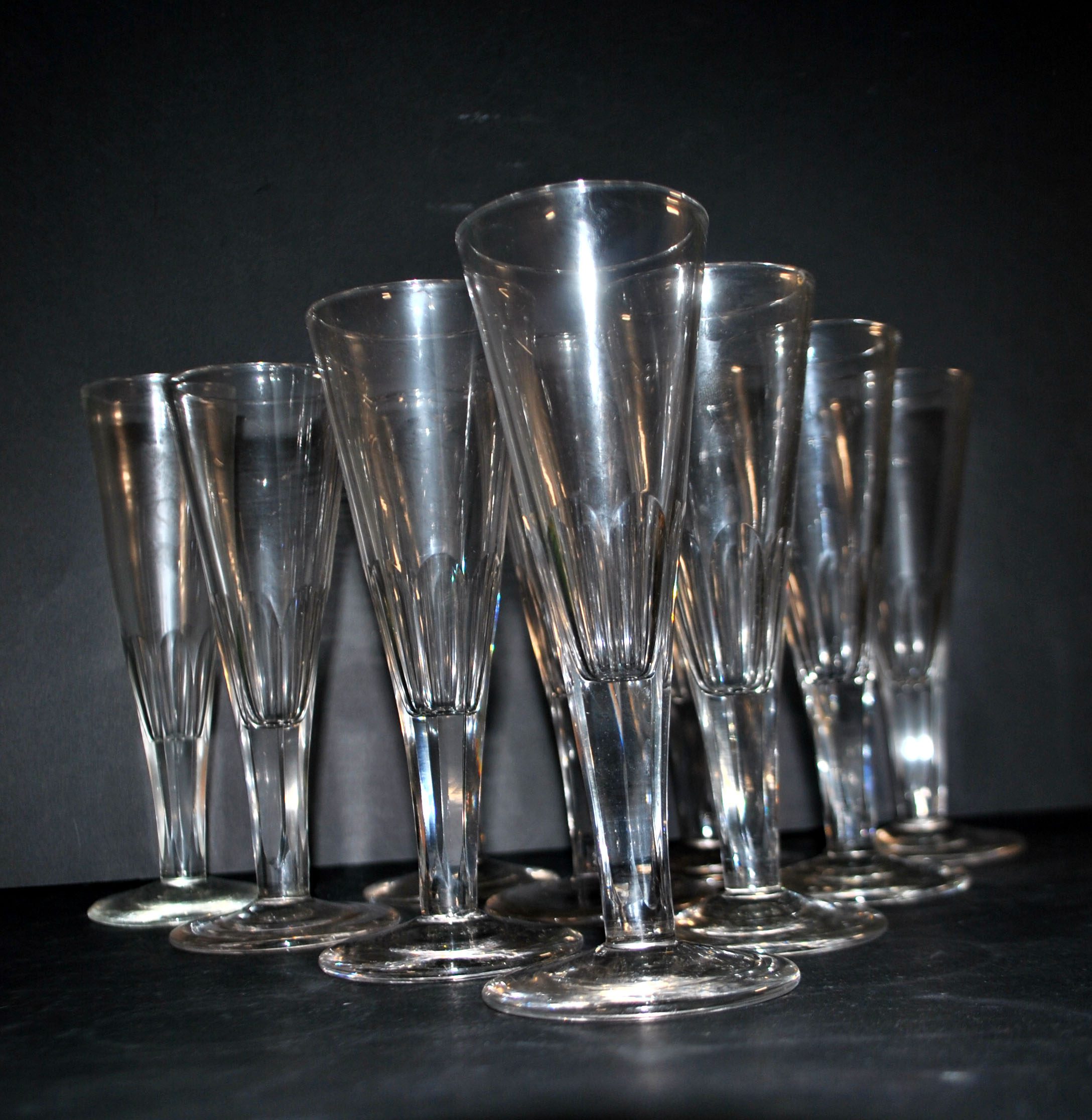 Portieux? Lot 10 Flûtes champagne en verre soufflé taillé 1900 BISTROT