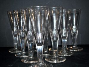 Portieux? Meisenthal? Lot 10 Flûtes champagne en verre soufflé taillé côtes plates 1900