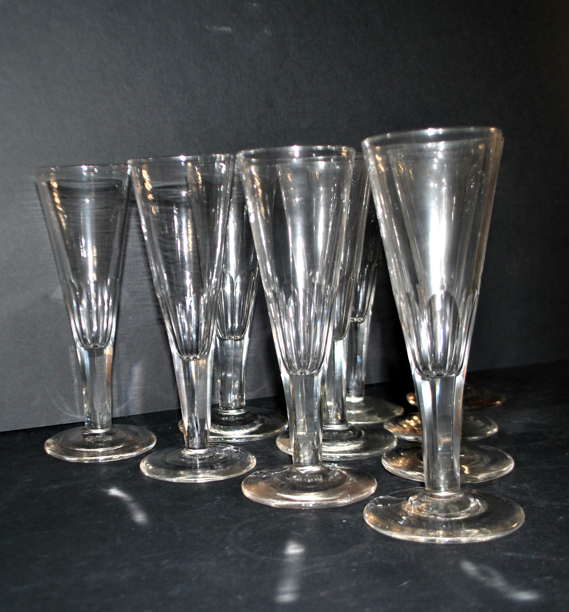 Portieux? Meisenthal? Lot 10 Flûtes champagne en verre soufflé taillé côtes plates 1900 – Image 3
