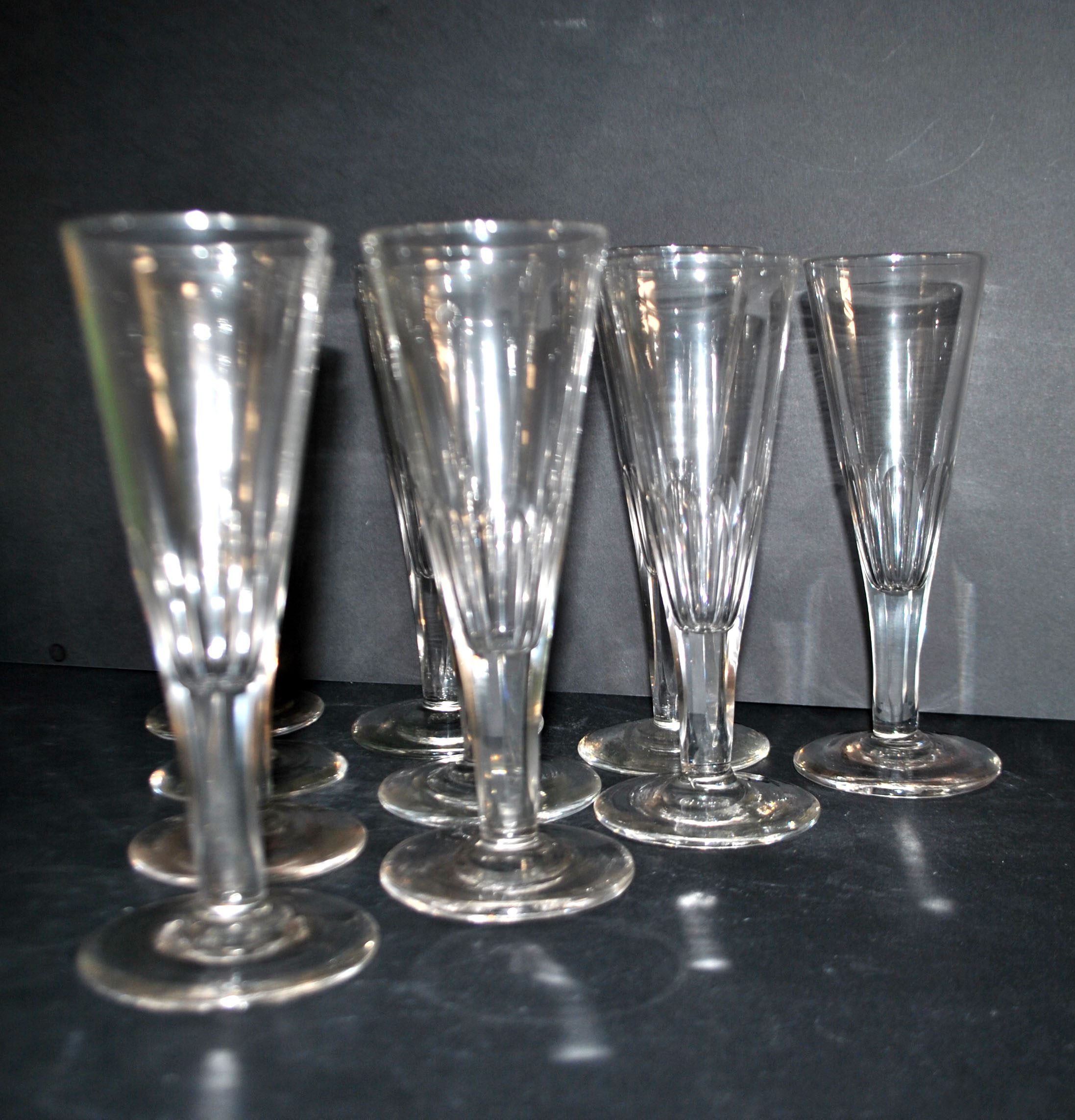 Portieux? Meisenthal? Lot 10 Flûtes champagne en verre soufflé taillé côtes plates 1900 – Image 4