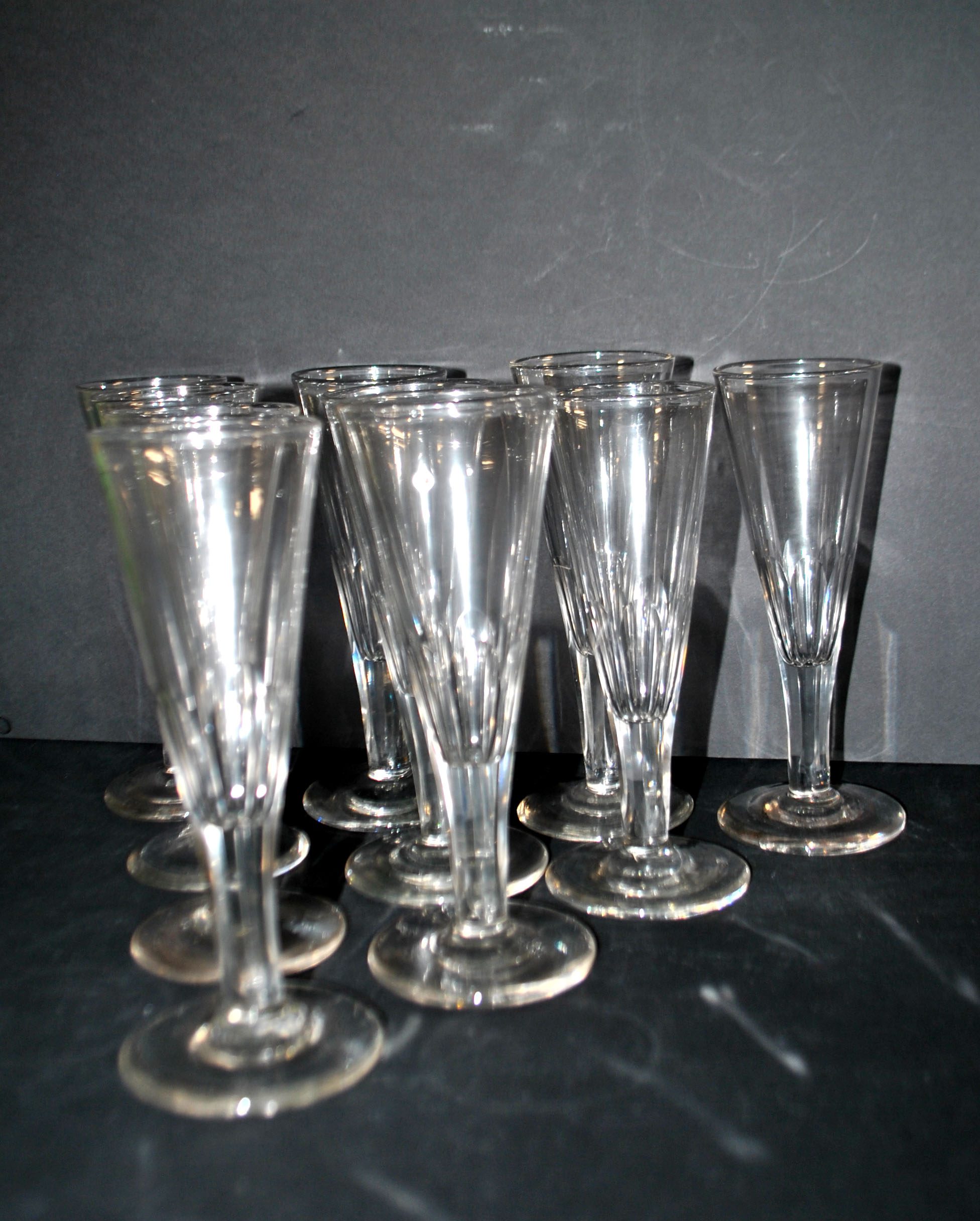 Portieux? Meisenthal? Lot 10 Flûtes champagne en verre soufflé taillé côtes plates 1900 – Image 5