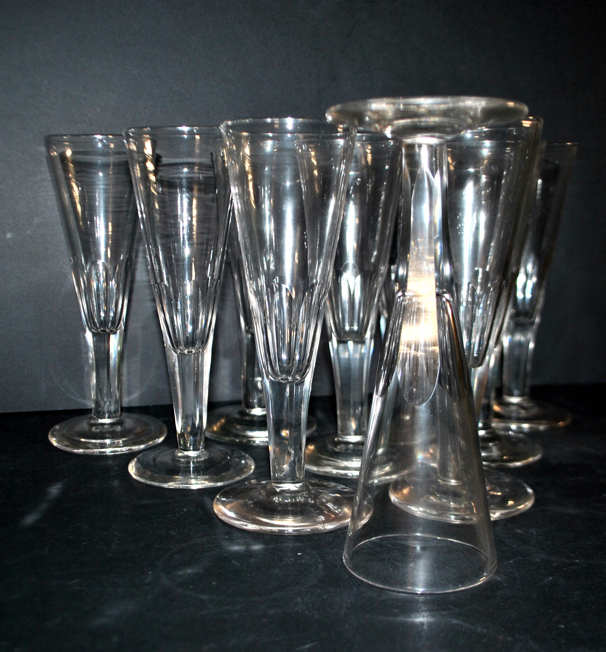 Portieux? Meisenthal? Lot 10 Flûtes champagne en verre soufflé taillé côtes plates 1900 – Image 7