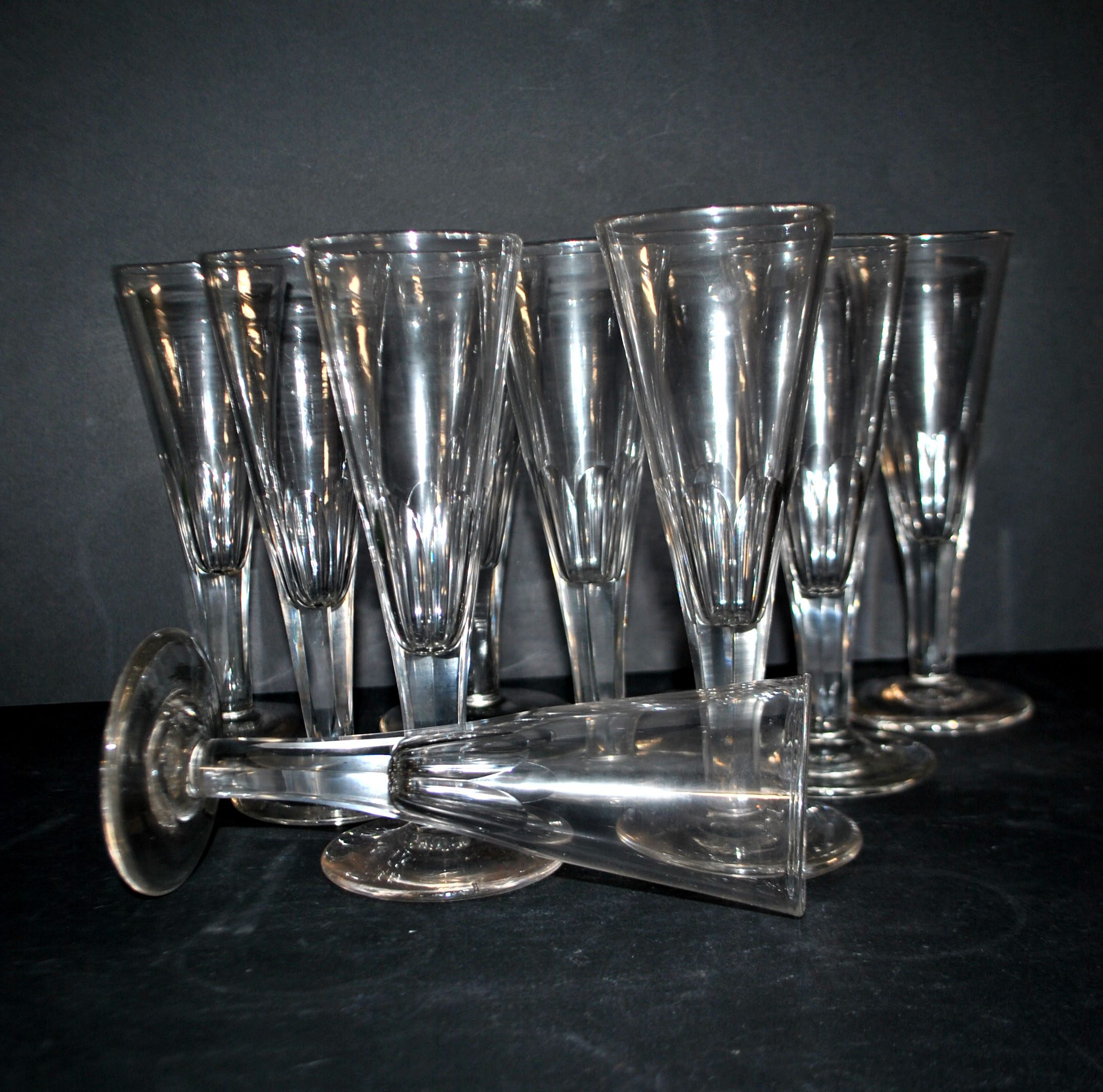 Portieux? Meisenthal? Lot 10 Flûtes champagne en verre soufflé taillé côtes plates 1900 – Image 9