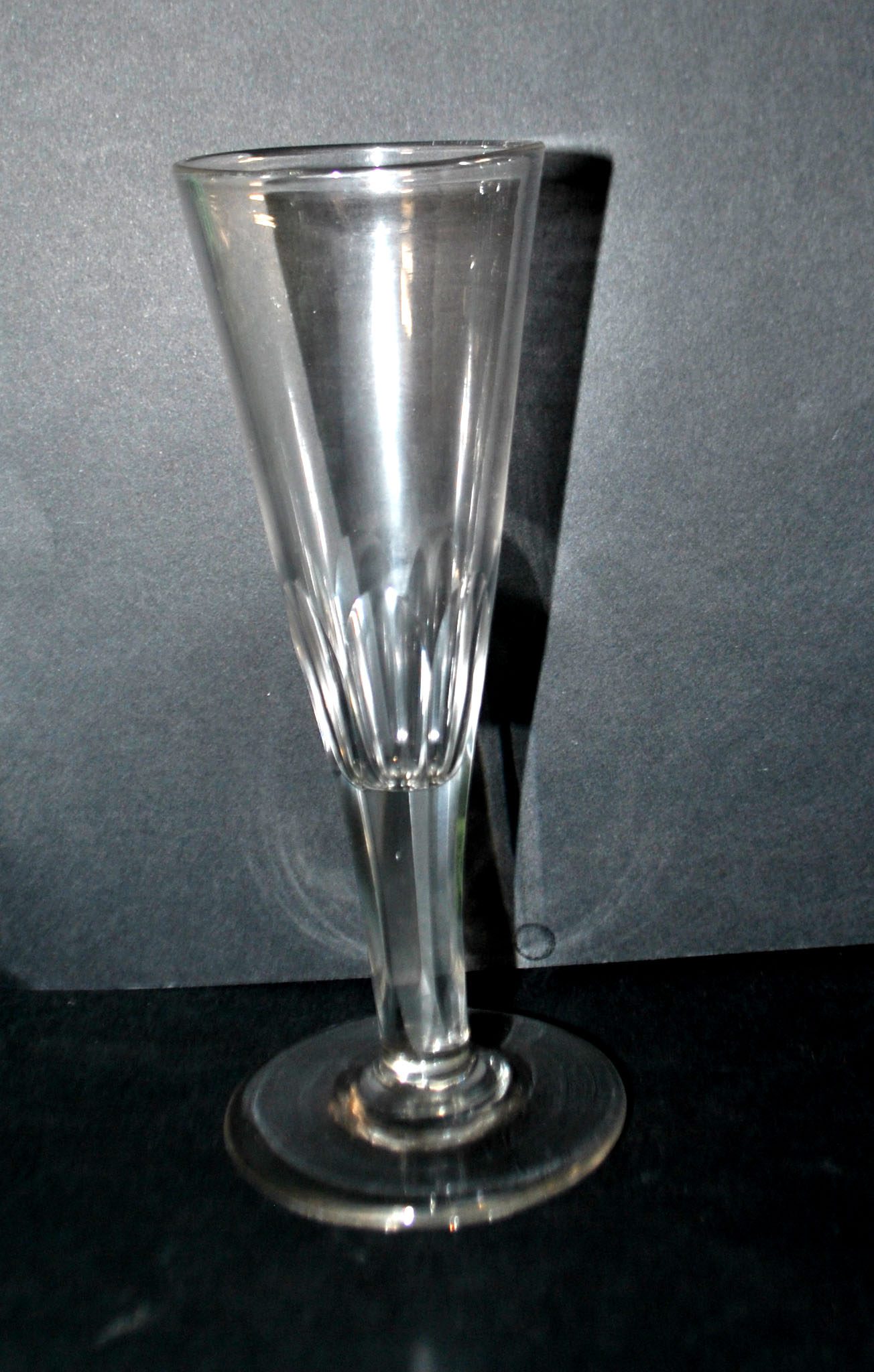 Portieux? Meisenthal? Lot 10 Flûtes champagne en verre soufflé taillé côtes plates 1900 – Image 10