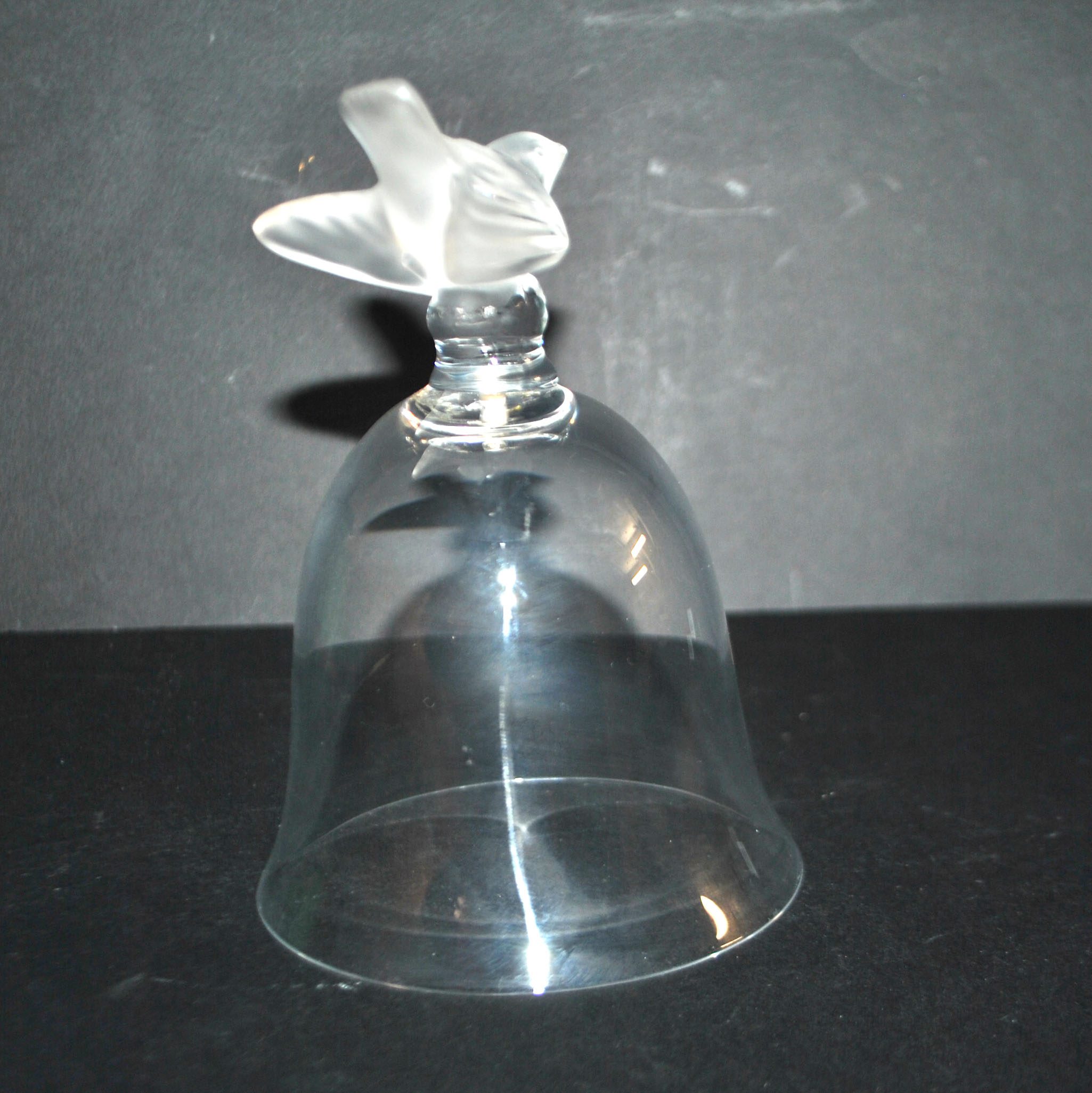 LALIQUE Cloche Oiseau Moineau effronté en cristal dépoli et signé – Image 8