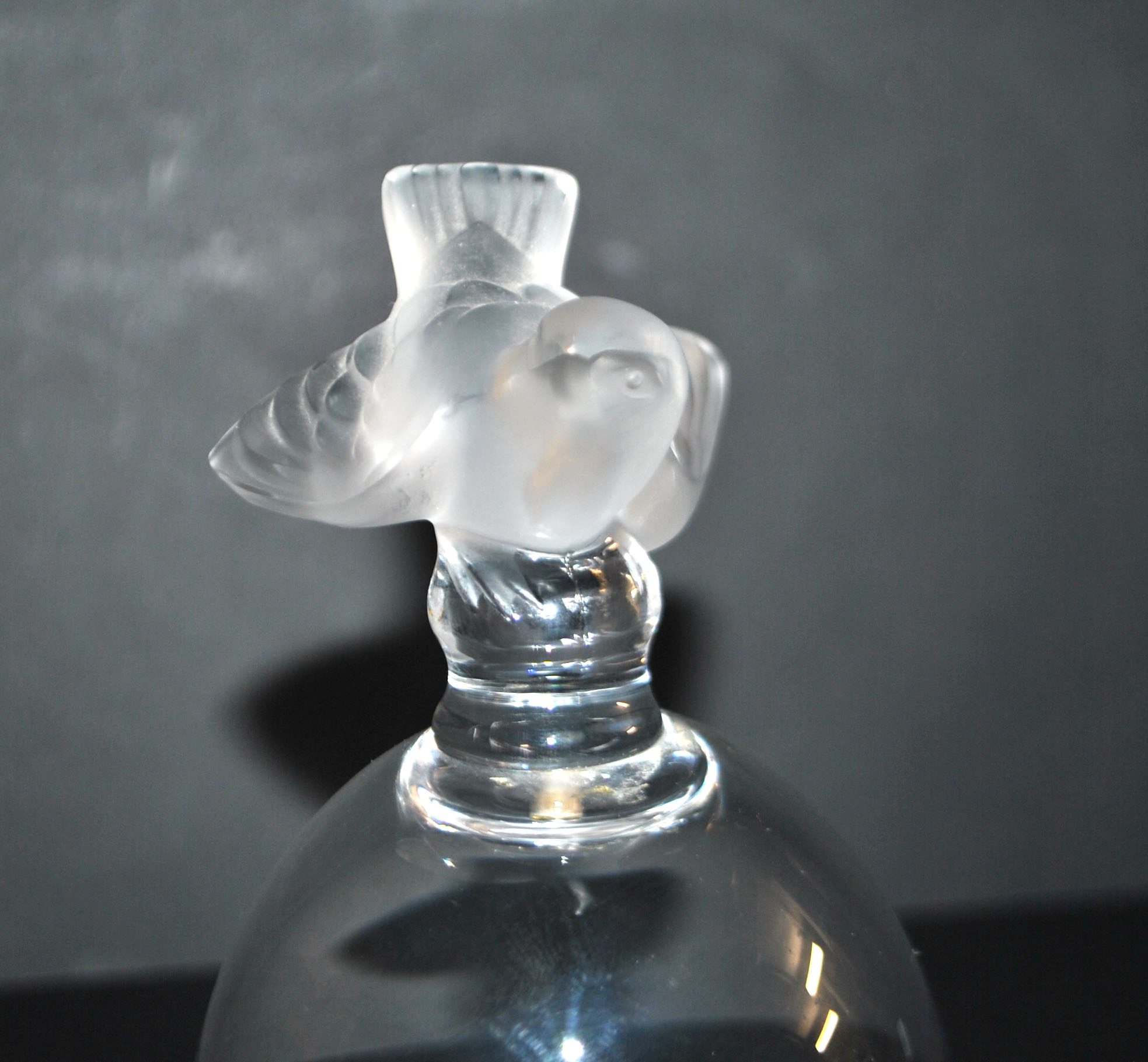 LALIQUE Cloche Oiseau Moineau effronté en cristal dépoli et signé – Image 12