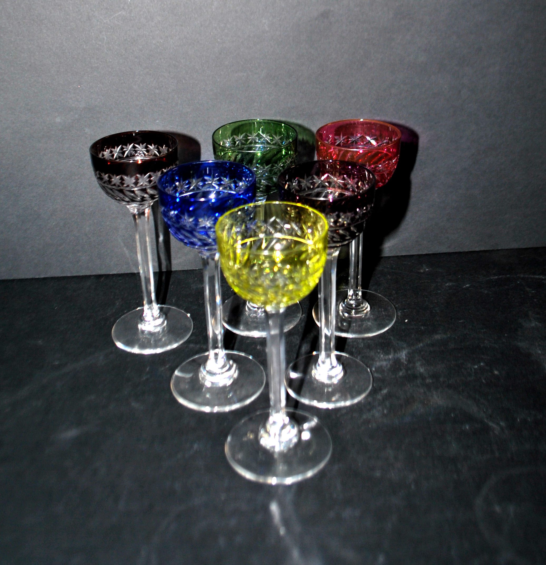SAINT-LOUIS Lot 6 verres à liqueur anciens METRA en cristal doublé coloré Roemer Overlay