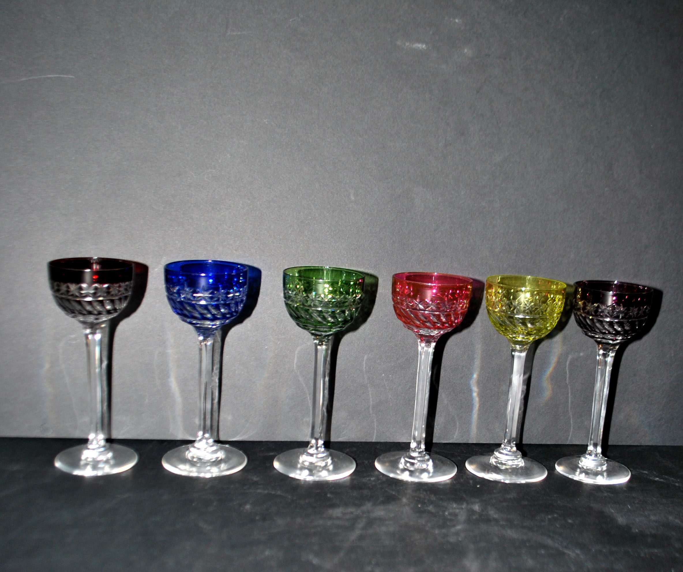 SAINT-LOUIS Lot 6 verres à liqueur anciens METRA en cristal doublé coloré Roemer Overlay – Image 3
