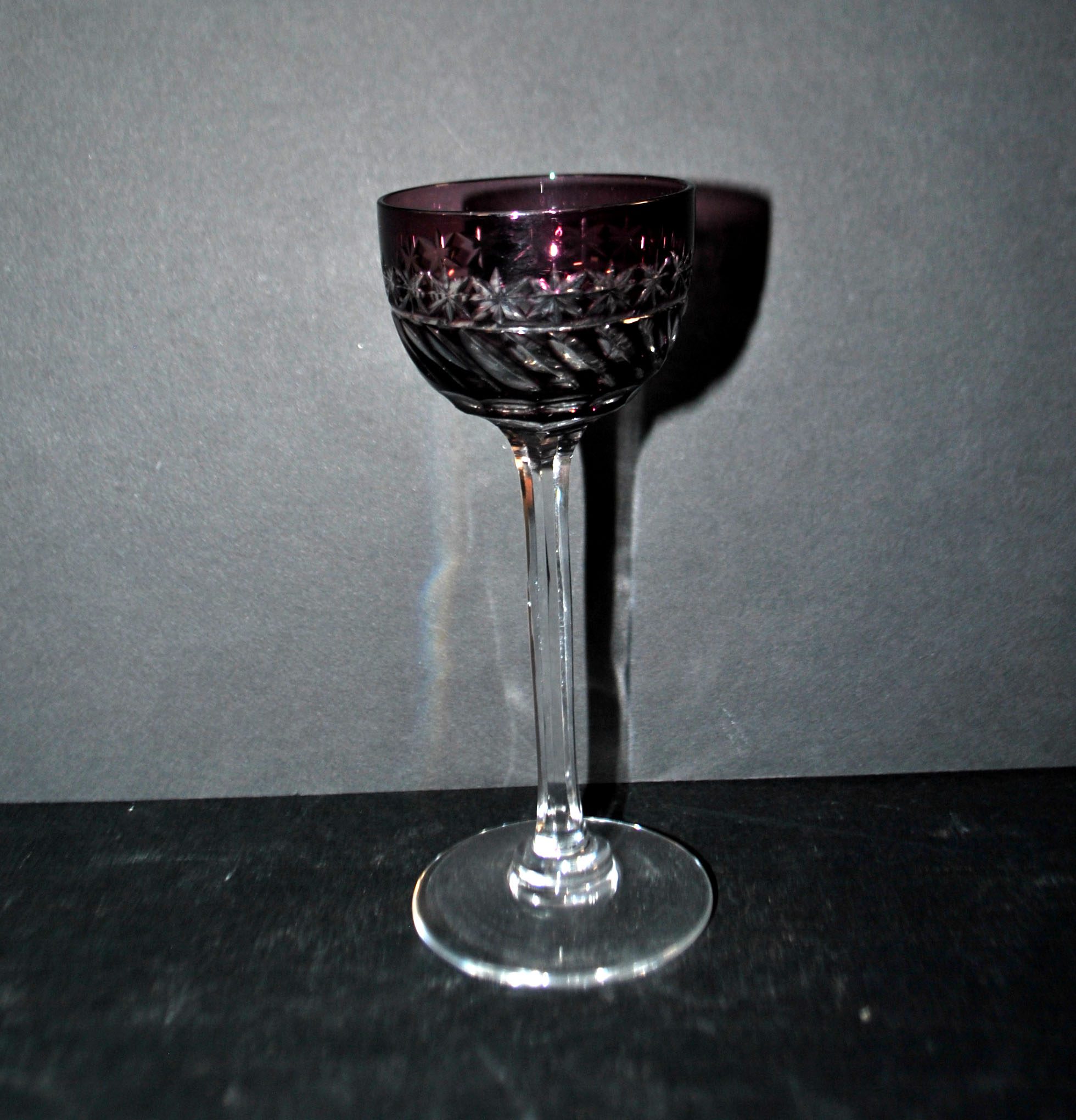 SAINT-LOUIS Verre à liqueur ancien METRA cristal doublé violine Roemer Overlay