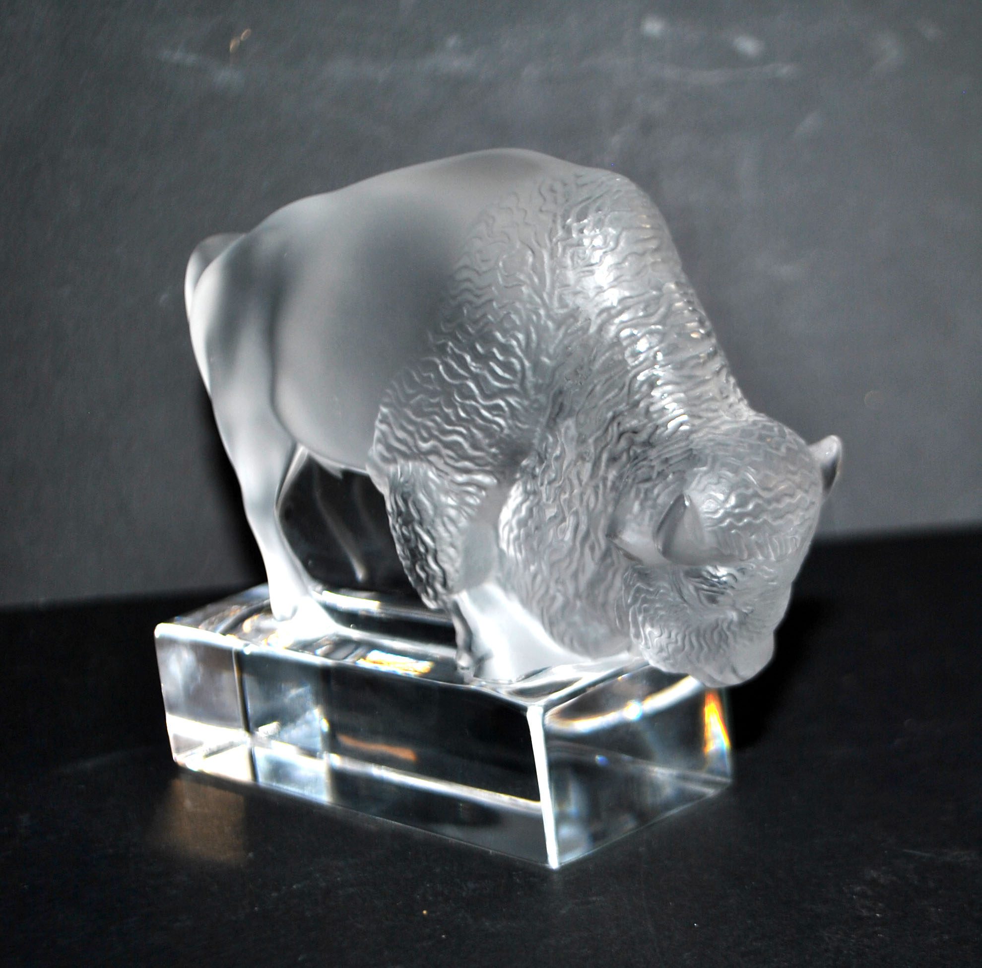 LALIQUE Sculpture Presse-papier BISON en verre dépoli et signé – Image 12