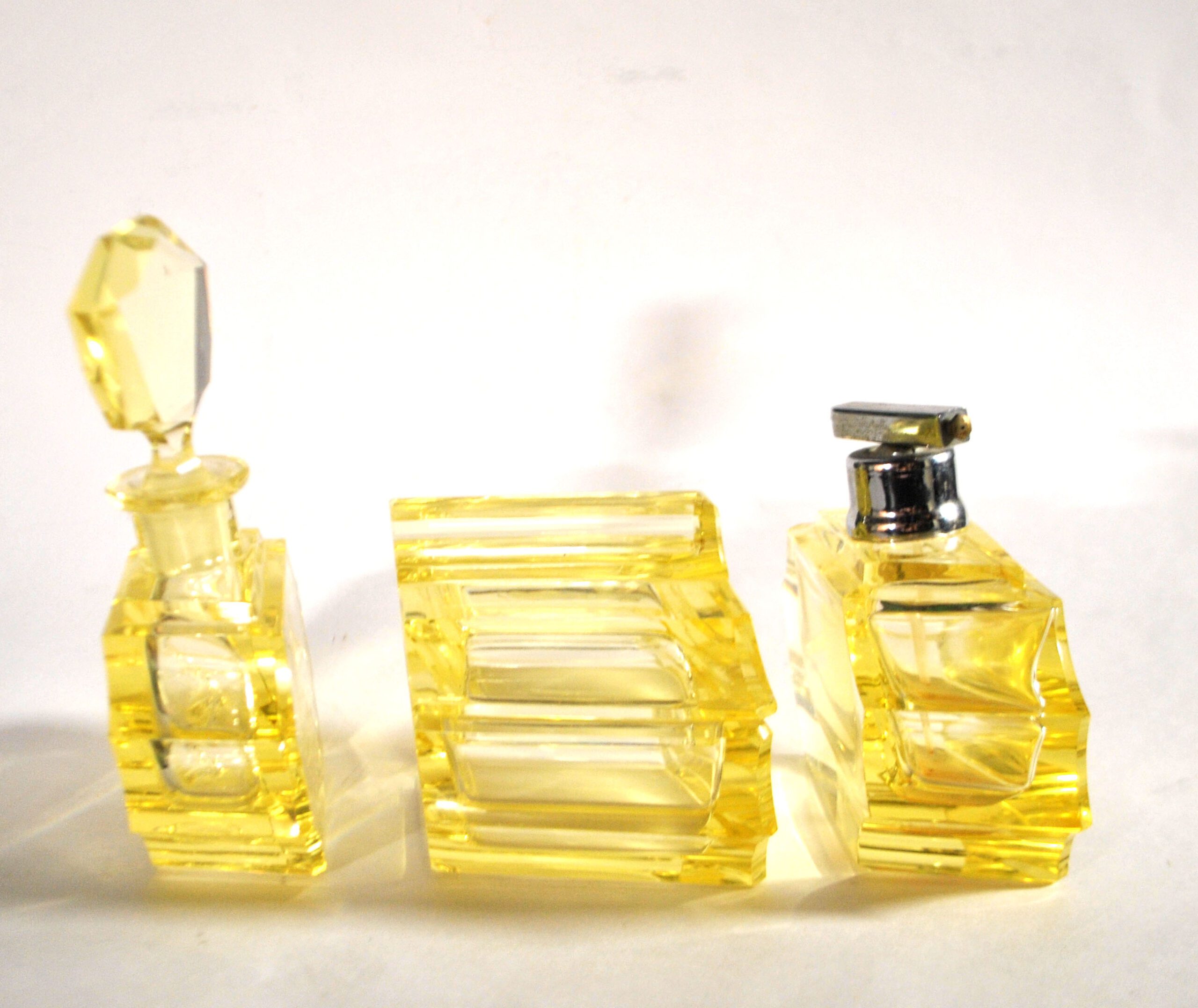 Flacons à parfum ART DECO cristal taillé jaune Garniture de toilette 1920-1930 – Image 4