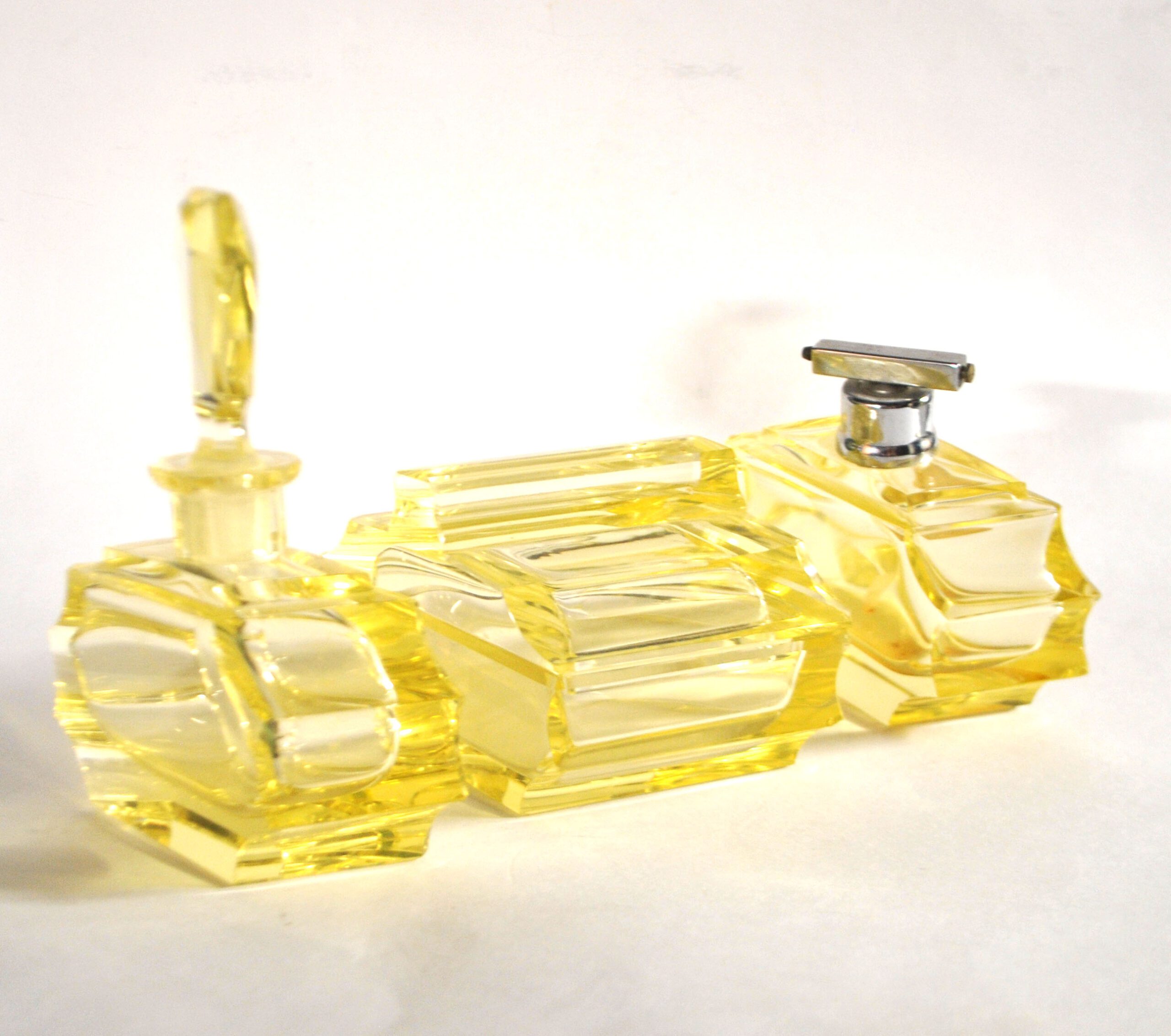 Flacons à parfum ART DECO cristal taillé jaune Garniture de toilette 1920-1930 – Image 5