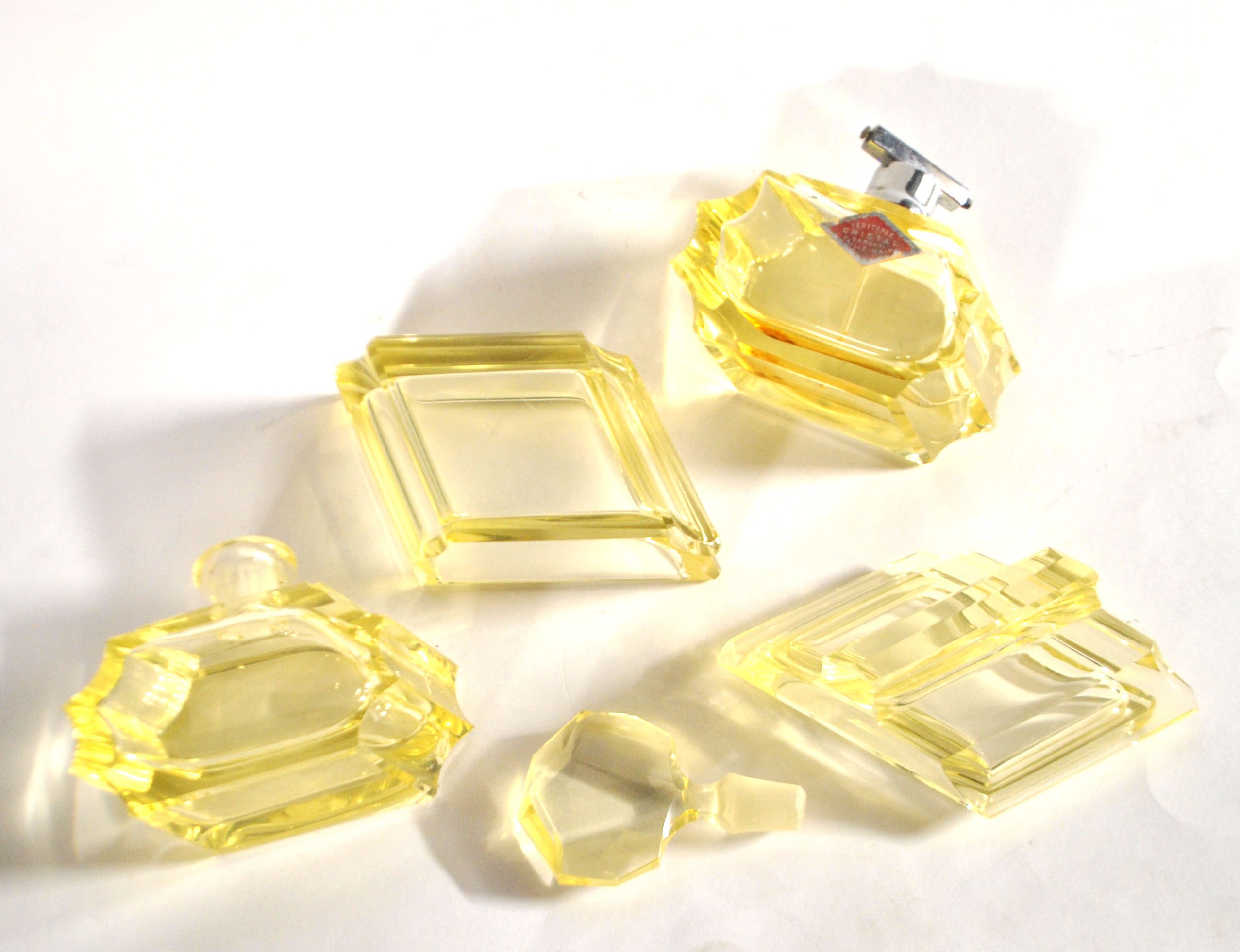 Flacons à parfum ART DECO cristal taillé jaune Garniture de toilette 1920-1930 – Image 14