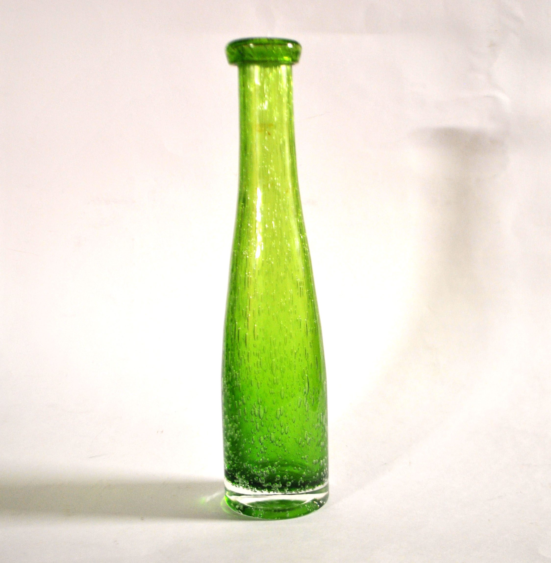 BIOT Vase bouteille vintage en verre bullé vert - soliflore H27cm