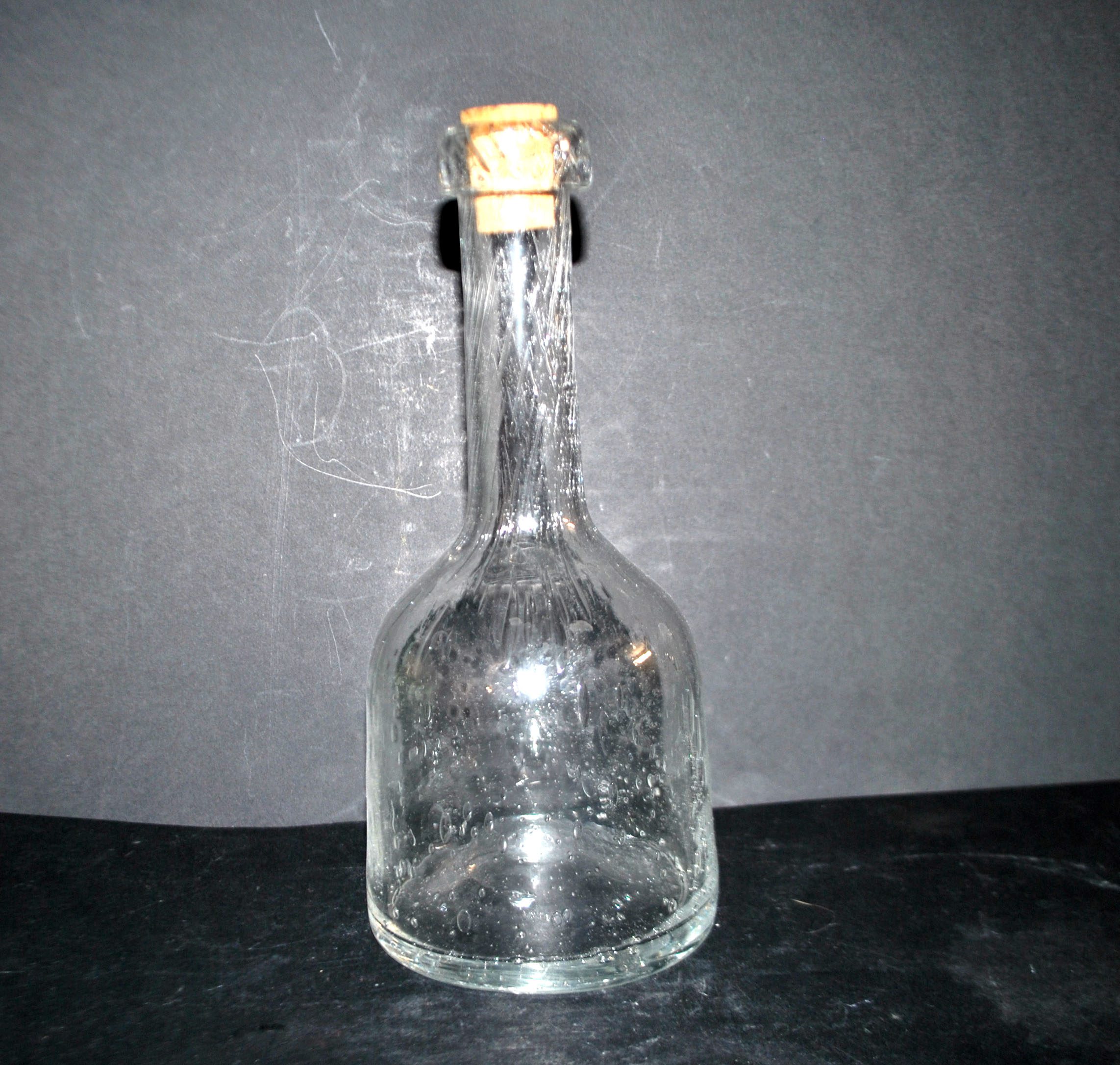 BIOT Carafe bouteille vintage en verre bullé H24cm