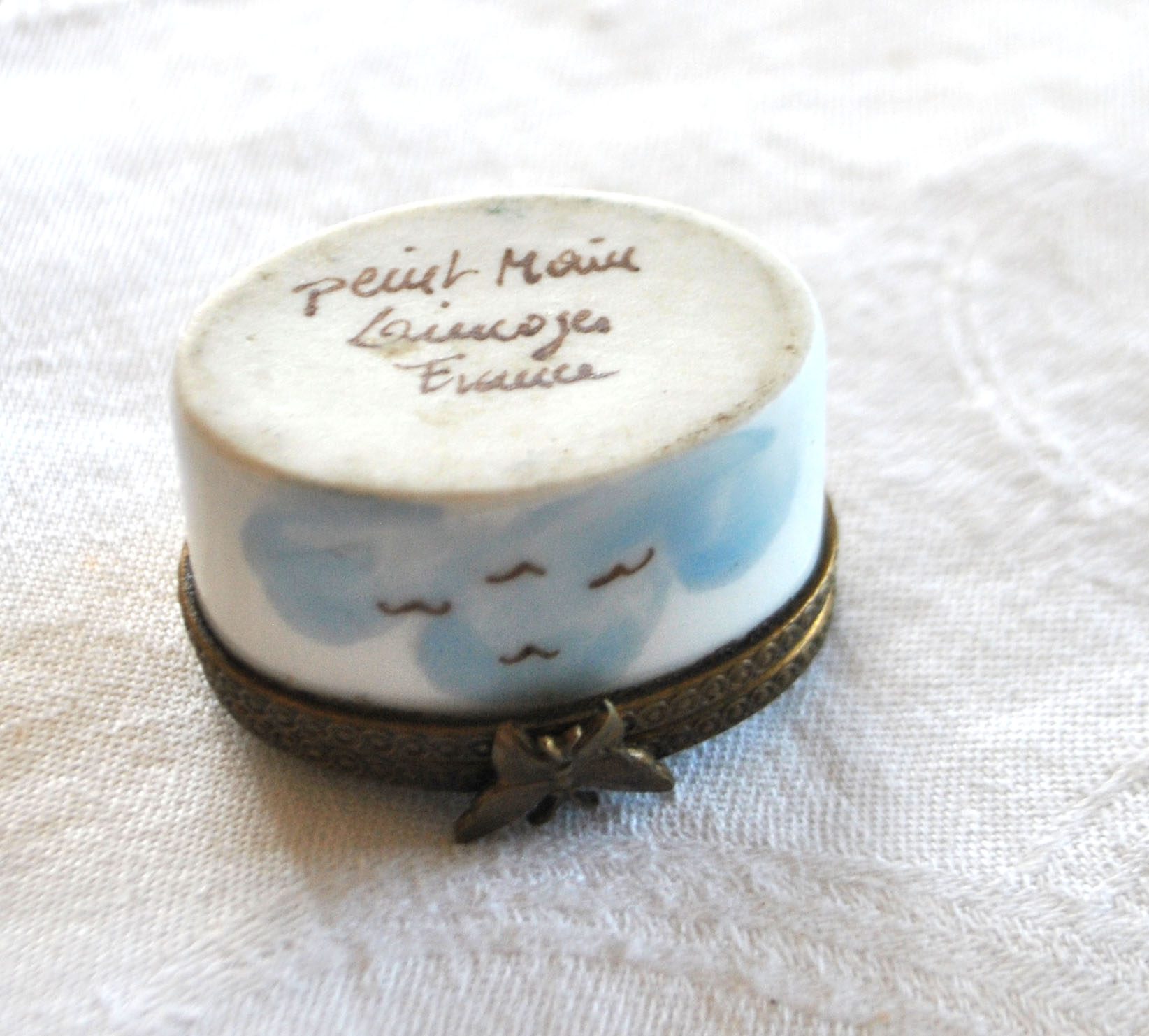 Limoges Boite Pilulier ancien en porcelaine peint main Décor champêtre – Image 8