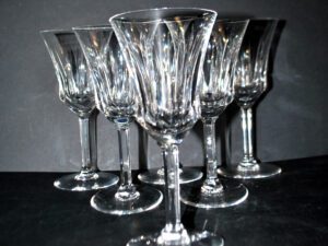 Lot 6 verres à vin évasé en cristal taillé style CONCORDE CERDAGNE H15.2